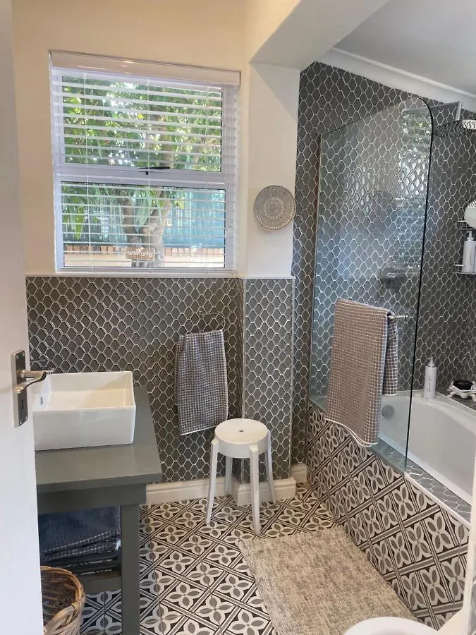 別荘 Walmer Cottage - Cute & Pet Friendly ケープタウン